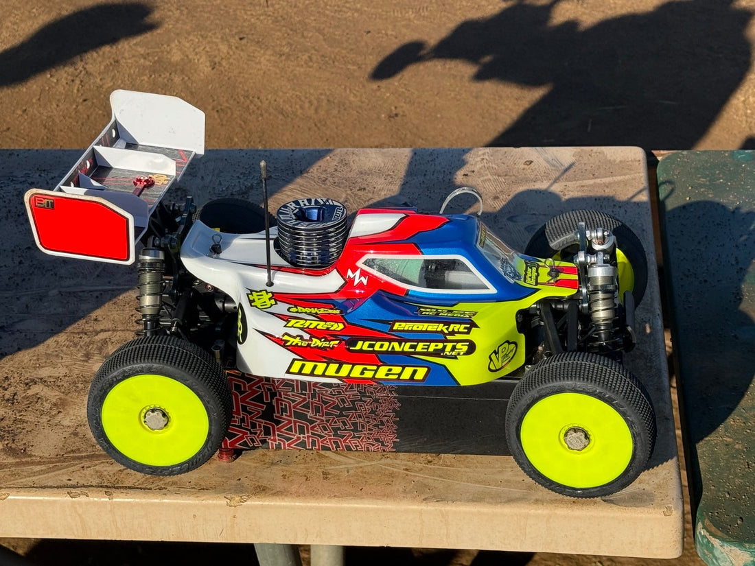 Dylan Nelson's Mugen Nitro Buggy
